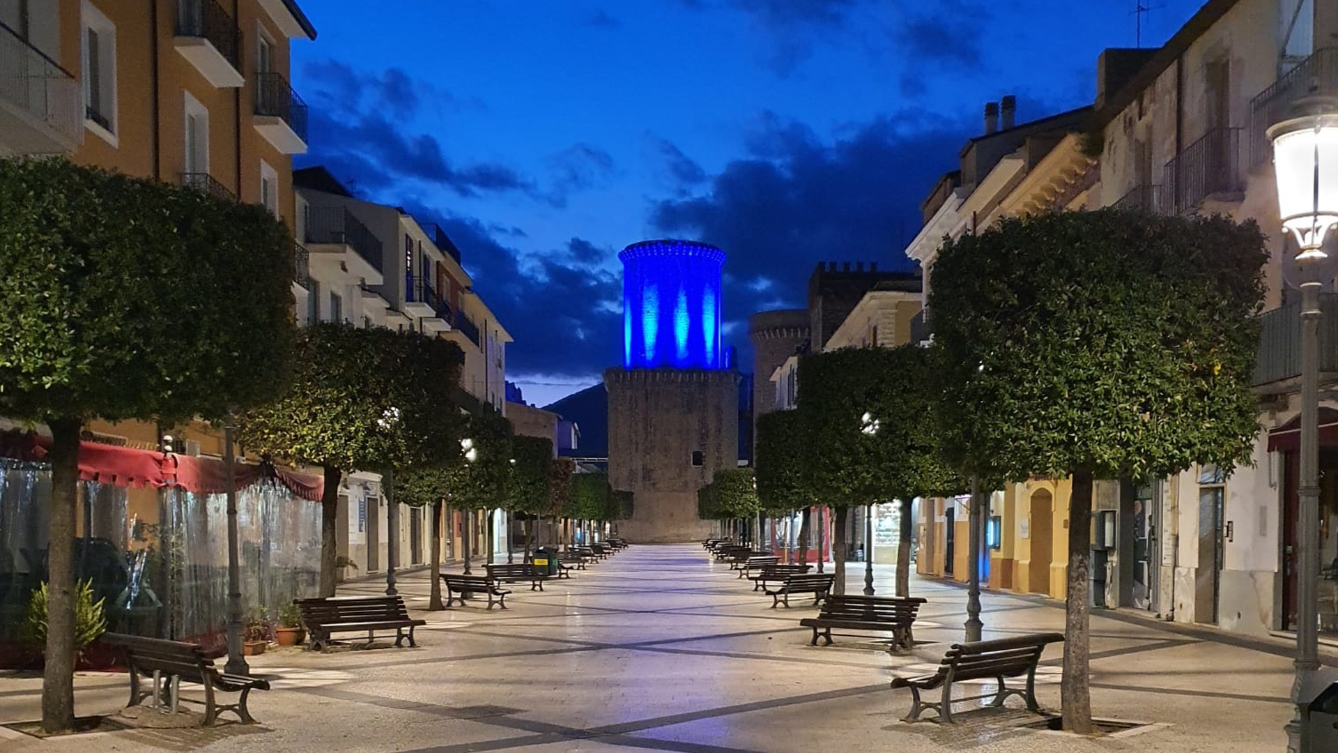 Castello illuminato di blu per l'autismo