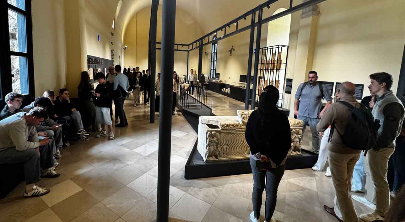Turisti al Museo civico archeologico di Fondi